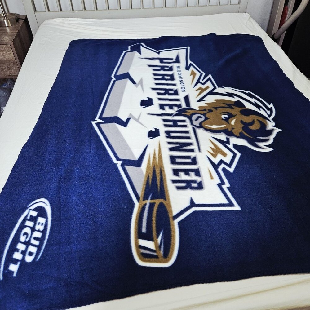 Bloomington PrairieThunder Blanket Throw Fleece 63x53 Blue Hockey Bud Light - Picture 3 of 7